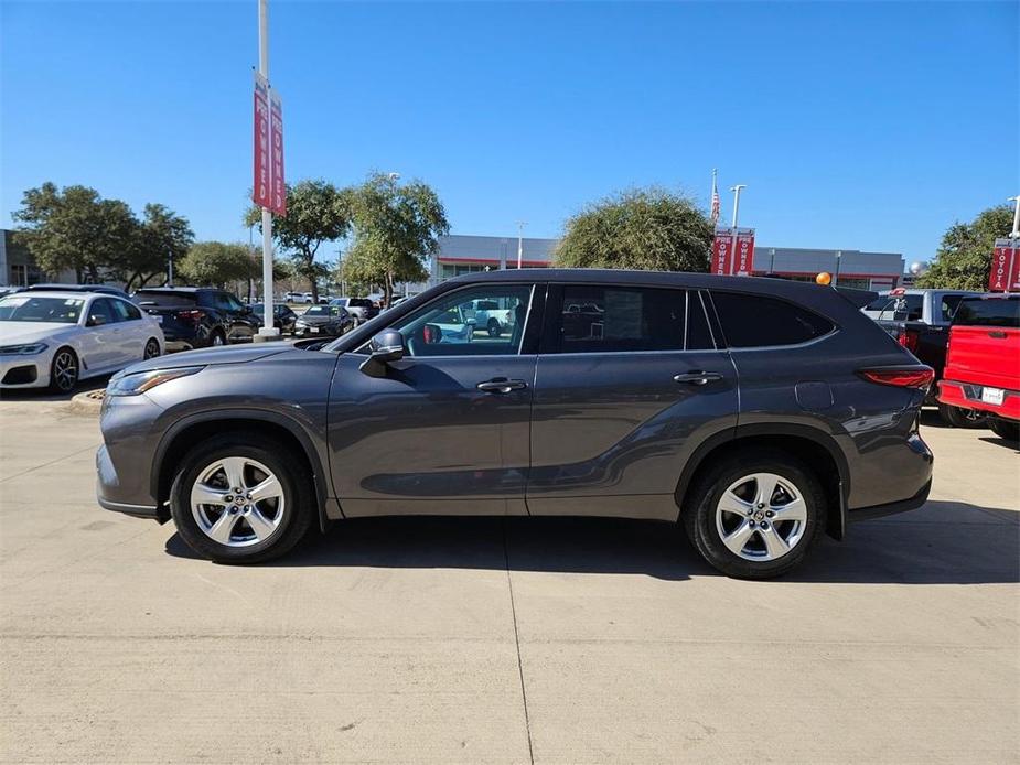 used 2022 Toyota Highlander car, priced at $28,300