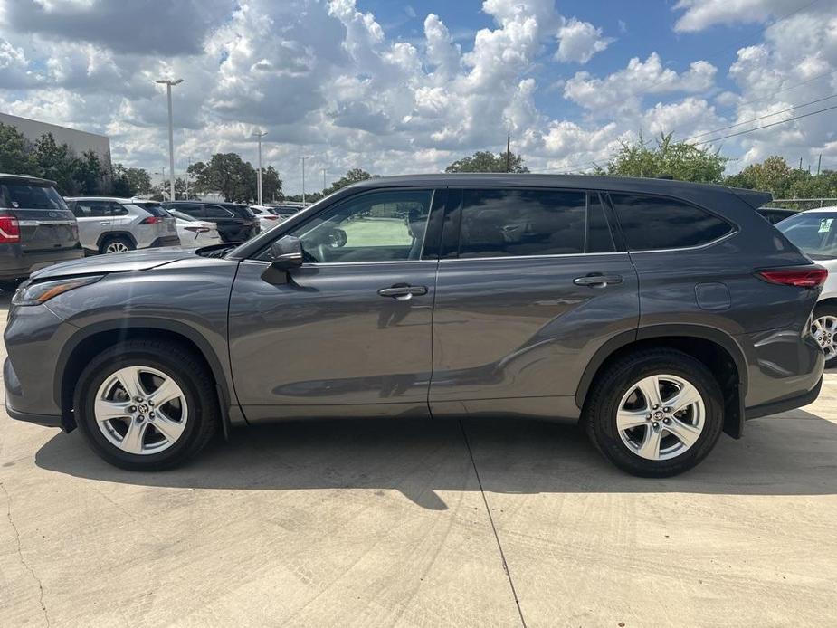 used 2022 Toyota Highlander car, priced at $31,997