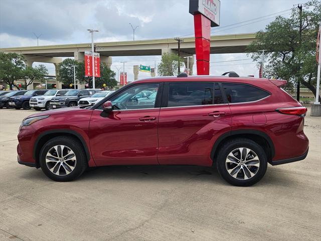 used 2023 Toyota Highlander car, priced at $37,429