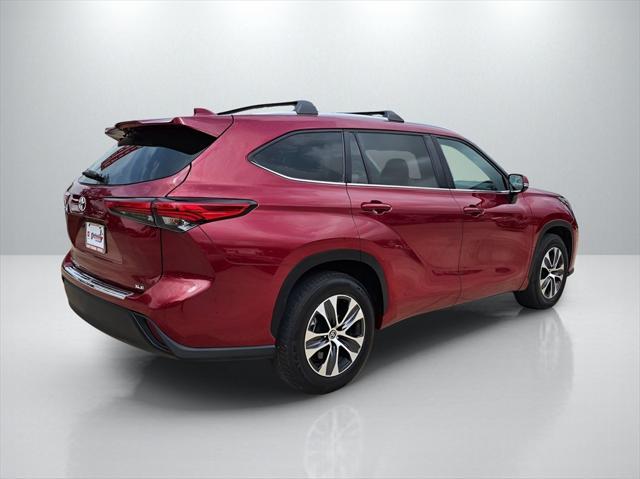 used 2023 Toyota Highlander car, priced at $35,894