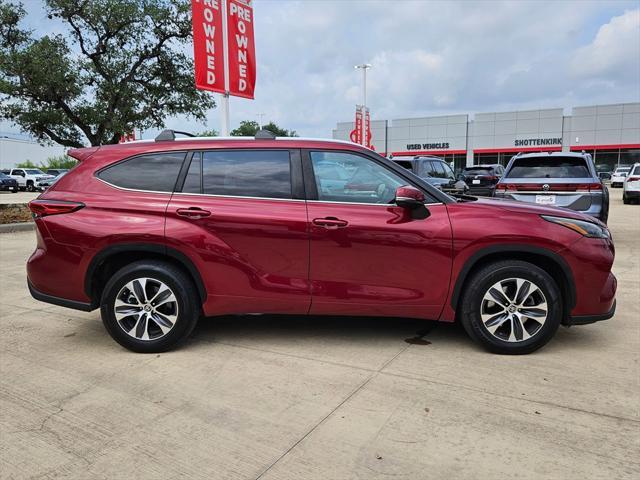 used 2023 Toyota Highlander car, priced at $37,429