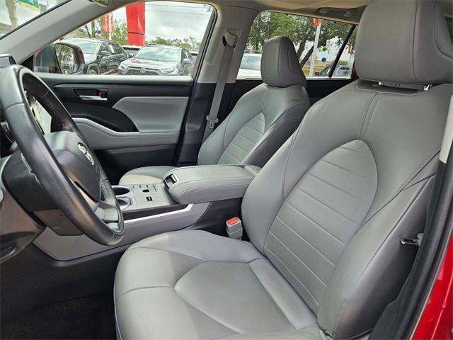 used 2023 Toyota Highlander car, priced at $35,894