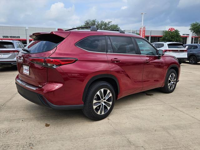 used 2023 Toyota Highlander car, priced at $37,429
