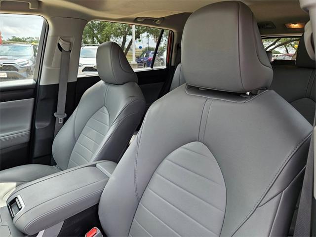 used 2023 Toyota Highlander car, priced at $35,894