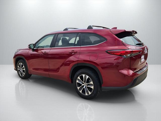 used 2023 Toyota Highlander car, priced at $35,894