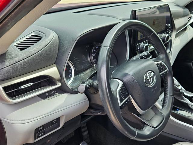 used 2023 Toyota Highlander car, priced at $35,894