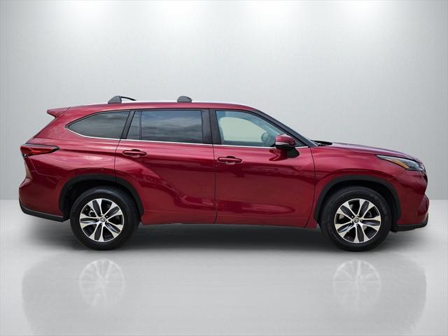 used 2023 Toyota Highlander car, priced at $35,894