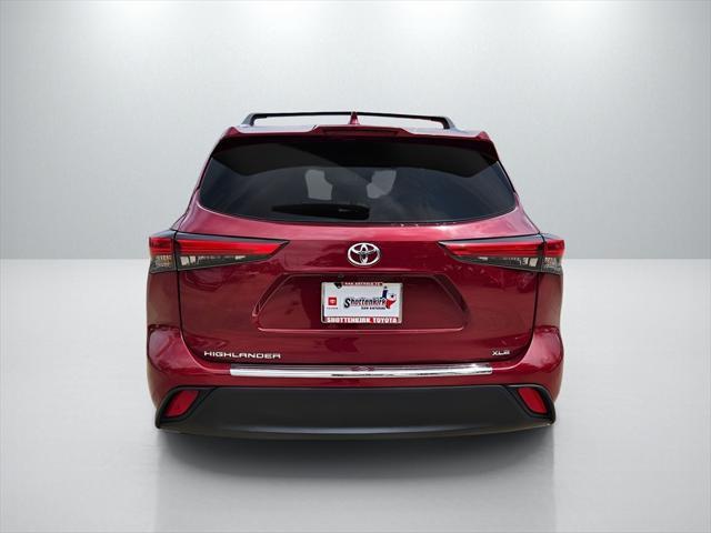 used 2023 Toyota Highlander car, priced at $35,894