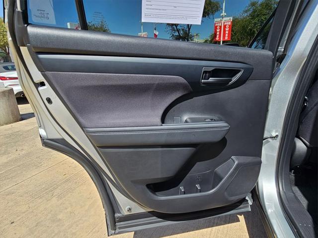 used 2023 Toyota Highlander car, priced at $37,013