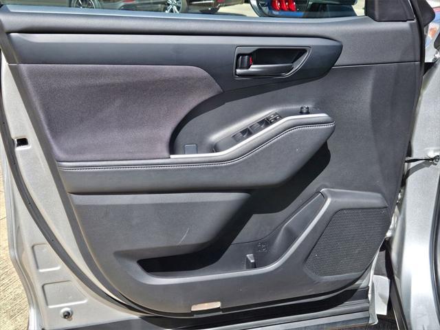 used 2023 Toyota Highlander car, priced at $37,013