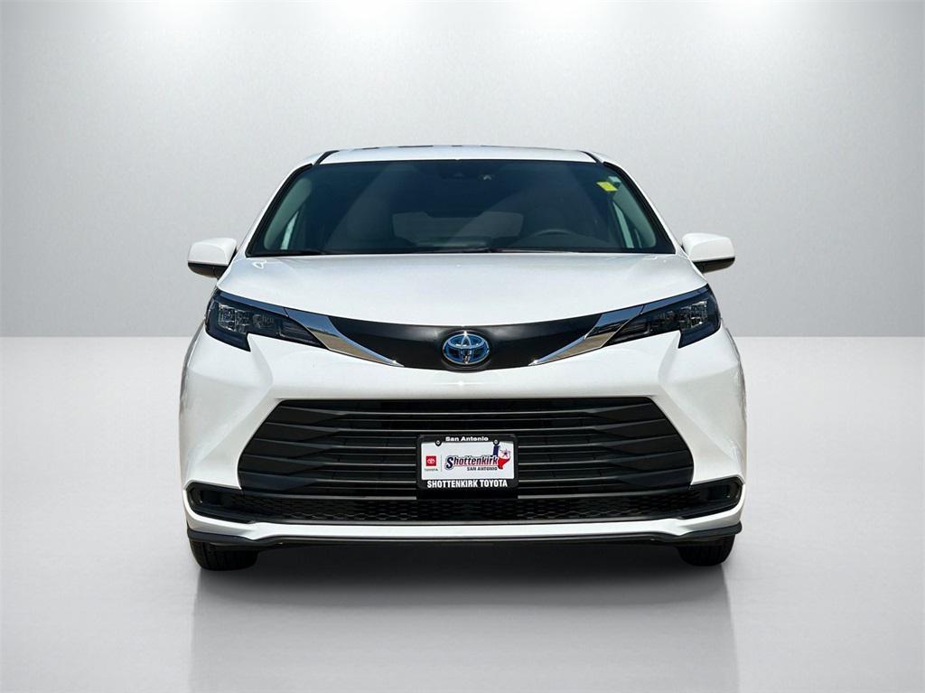 used 2025 Toyota Sienna car, priced at $49,991