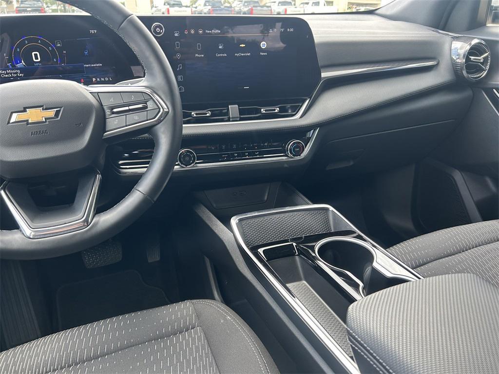 used 2025 Chevrolet Equinox car, priced at $27,004