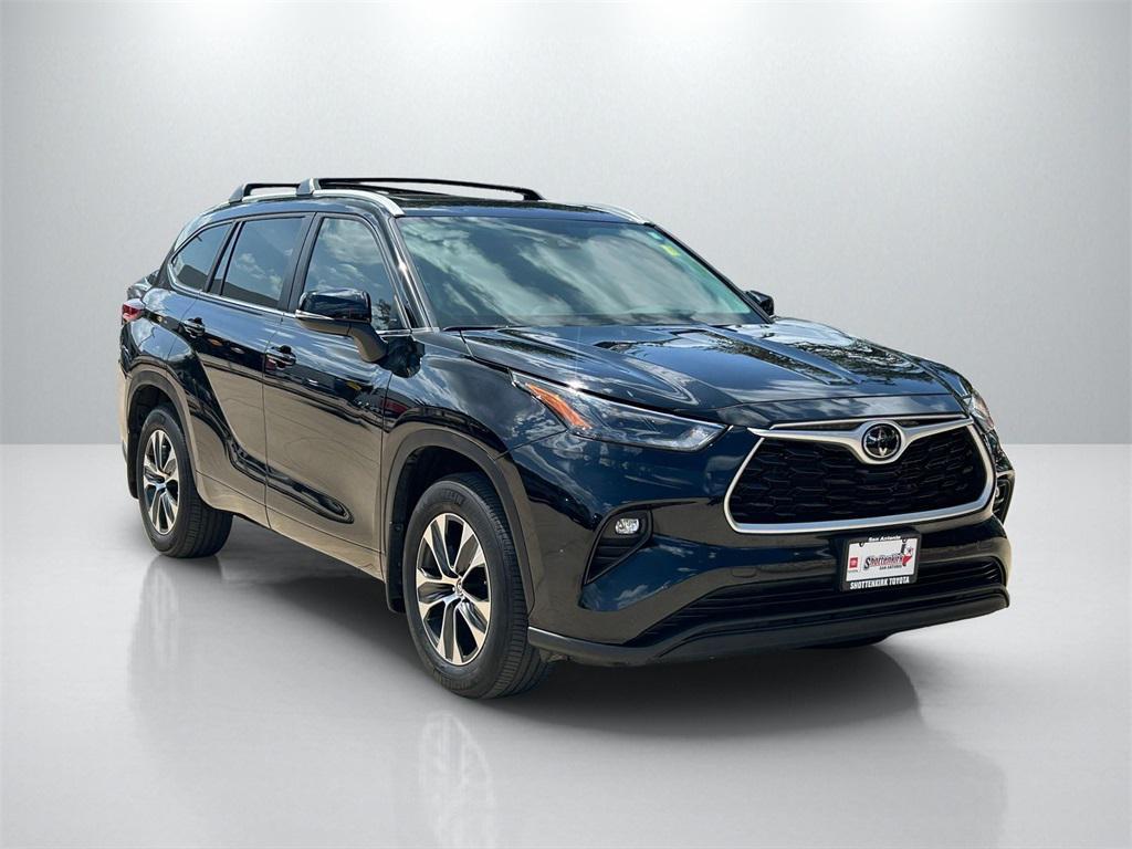 used 2023 Toyota Highlander car, priced at $37,422
