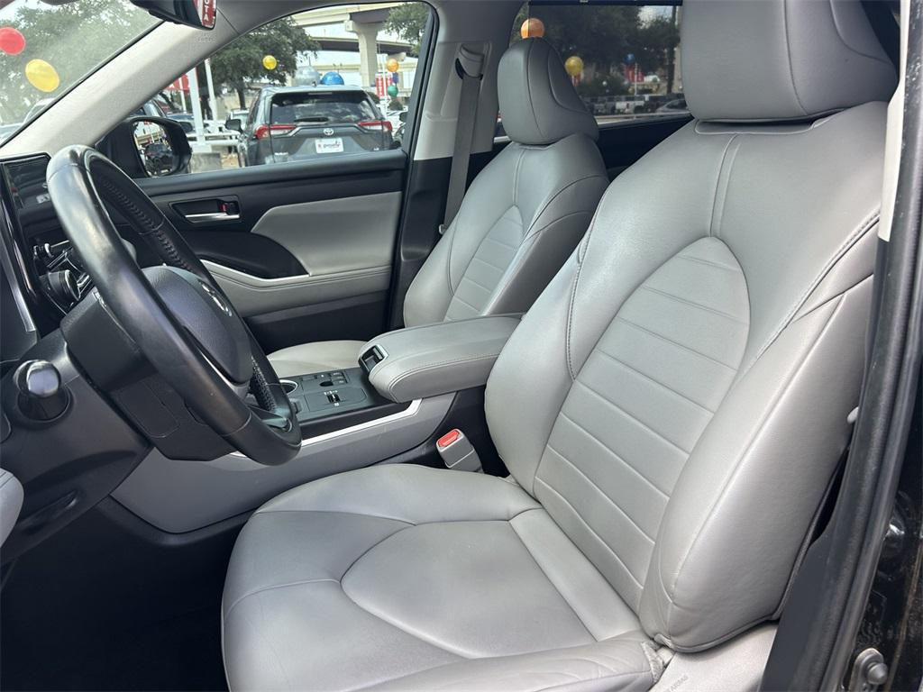 used 2023 Toyota Highlander car, priced at $37,422