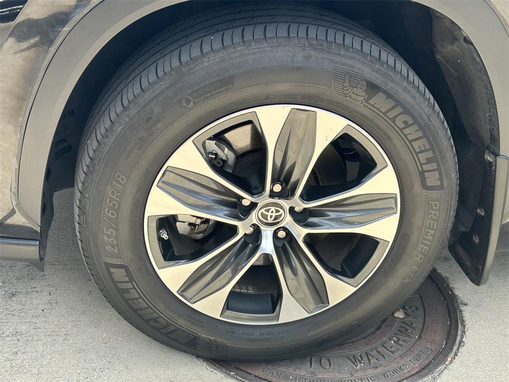 used 2023 Toyota Highlander car, priced at $37,422