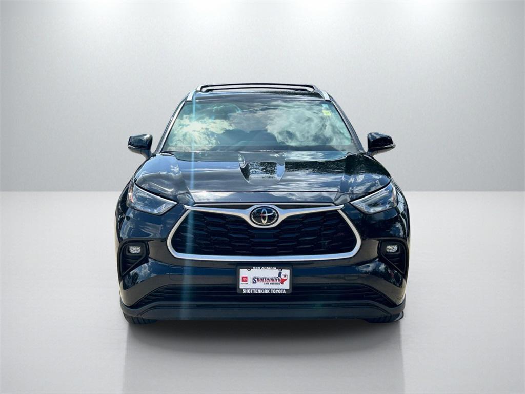 used 2023 Toyota Highlander car, priced at $37,422
