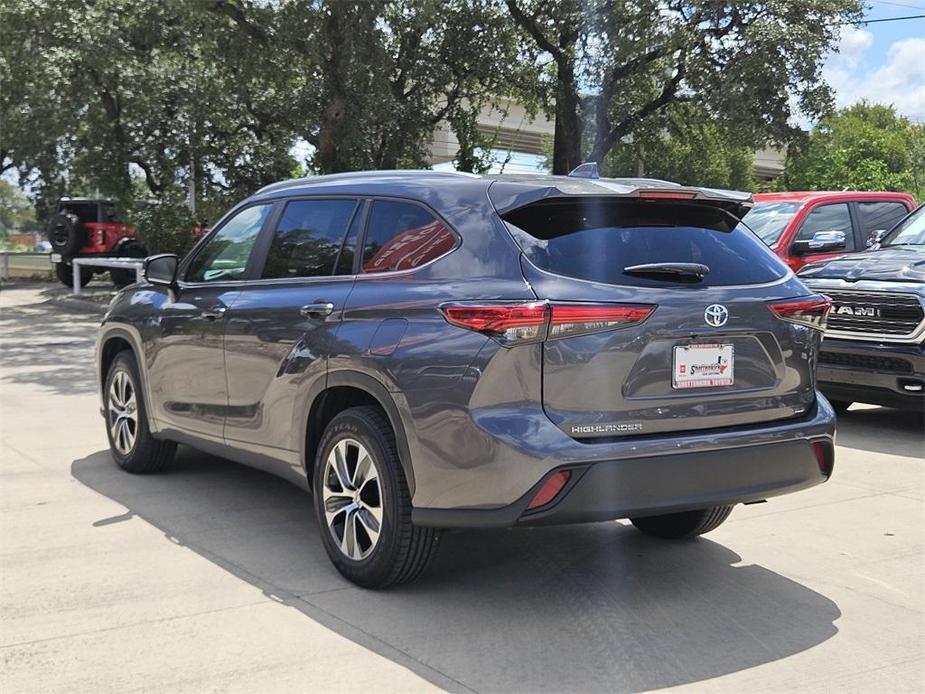 used 2023 Toyota Highlander car, priced at $38,999