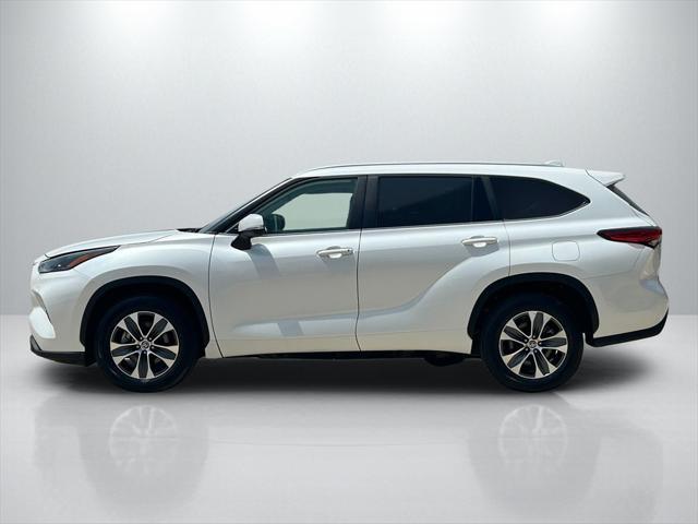 used 2023 Toyota Highlander car, priced at $35,272