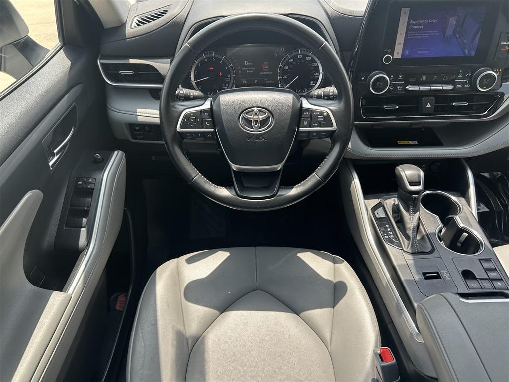used 2023 Toyota Highlander car, priced at $35,444