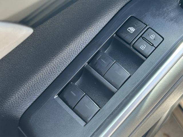 used 2023 Toyota Highlander car, priced at $35,272