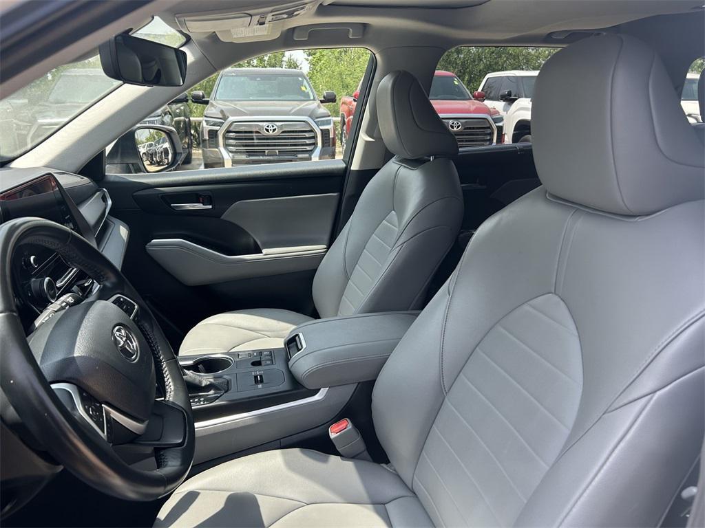 used 2023 Toyota Highlander car, priced at $35,444