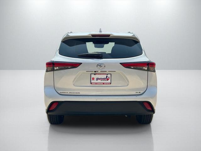 used 2023 Toyota Highlander car, priced at $35,272