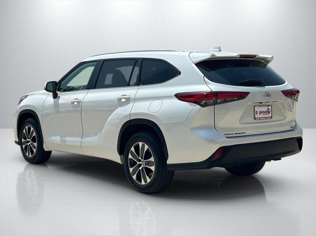 used 2023 Toyota Highlander car, priced at $35,272
