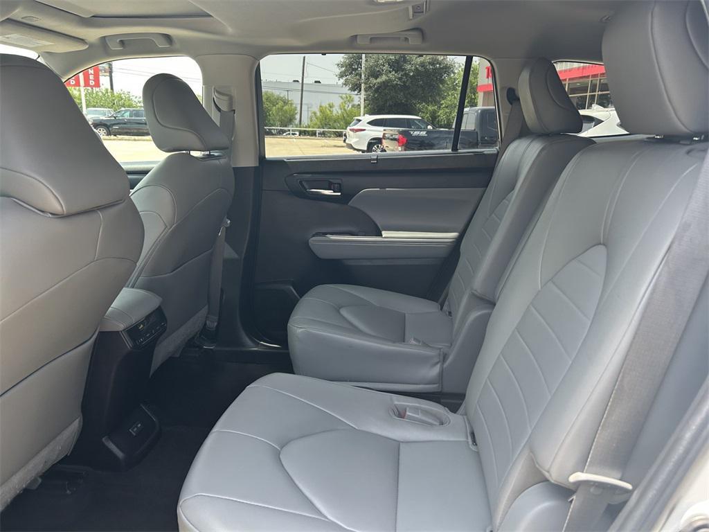 used 2023 Toyota Highlander car, priced at $35,444
