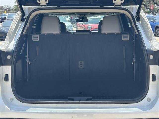used 2023 Toyota Highlander car, priced at $35,272