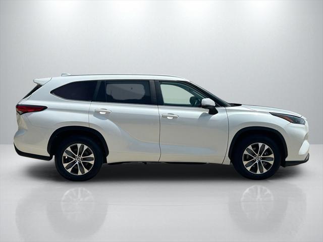 used 2023 Toyota Highlander car, priced at $35,272