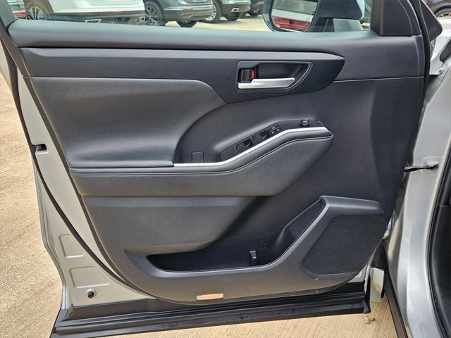 used 2024 Toyota Highlander car, priced at $40,794