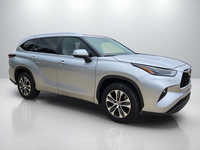 used 2024 Toyota Highlander car, priced at $40,003