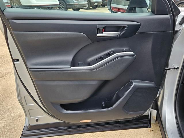 used 2024 Toyota Highlander car, priced at $40,003