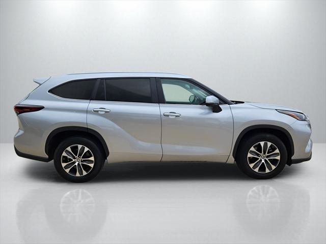 used 2024 Toyota Highlander car, priced at $40,003