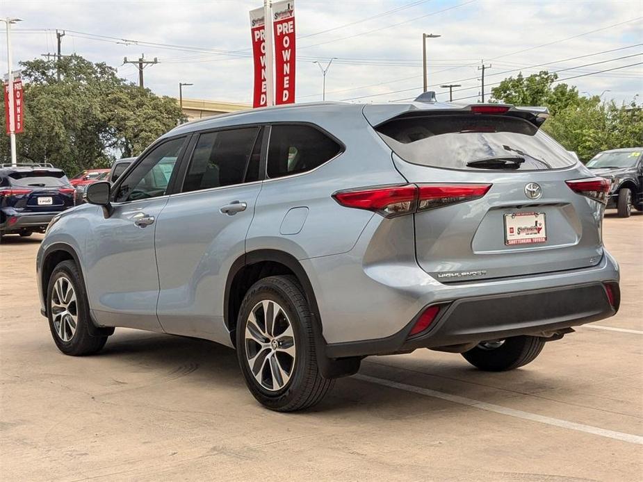 used 2023 Toyota Highlander car, priced at $37,957