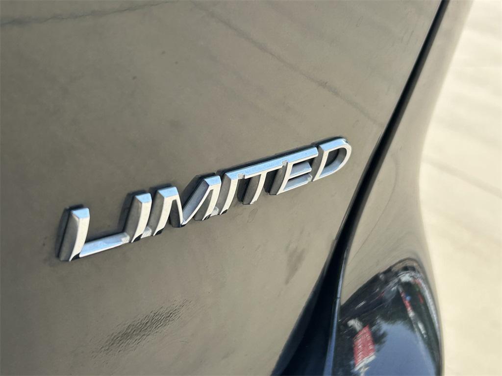 used 2018 Chrysler Pacifica car, priced at $14,992