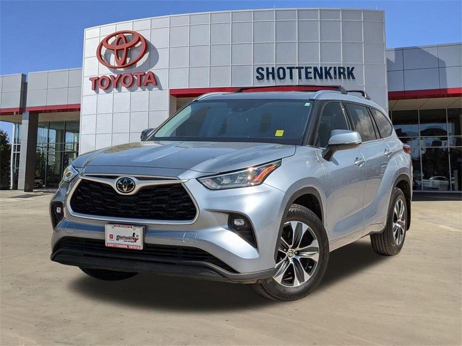 used 2020 Toyota Highlander car, priced at $31,894