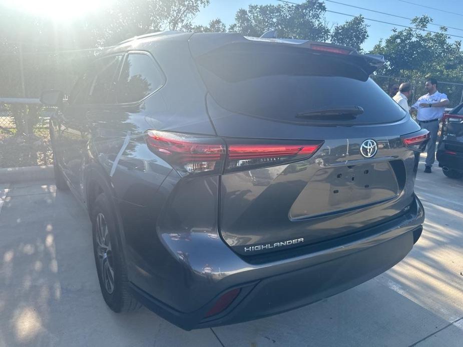 used 2021 Toyota Highlander car, priced at $32,950