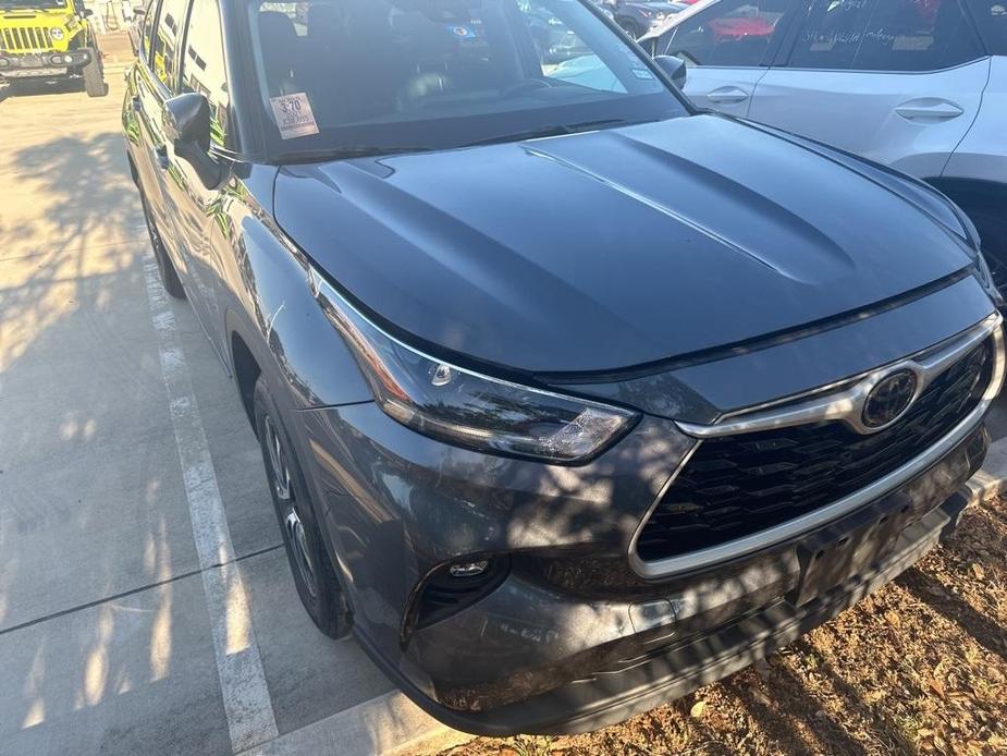 used 2021 Toyota Highlander car, priced at $32,950