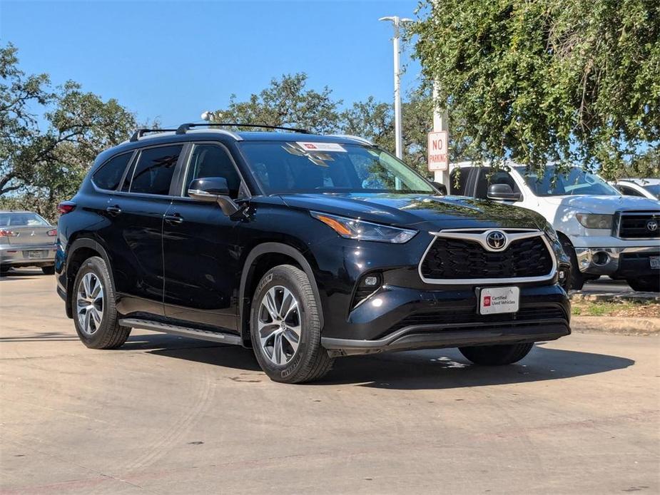 used 2024 Toyota Highlander car, priced at $41,997