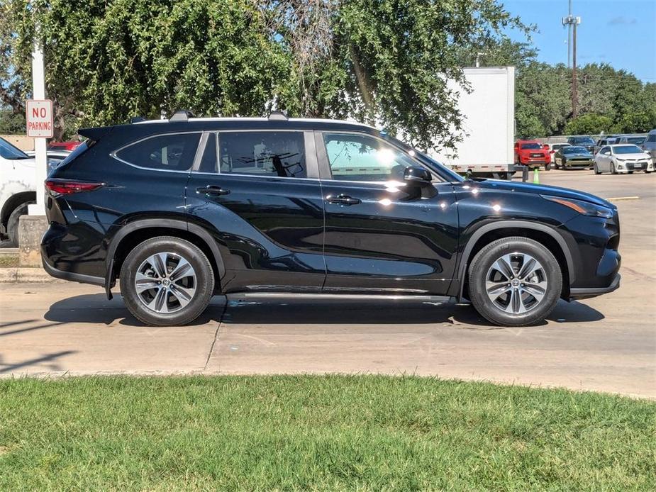 used 2024 Toyota Highlander car, priced at $41,997