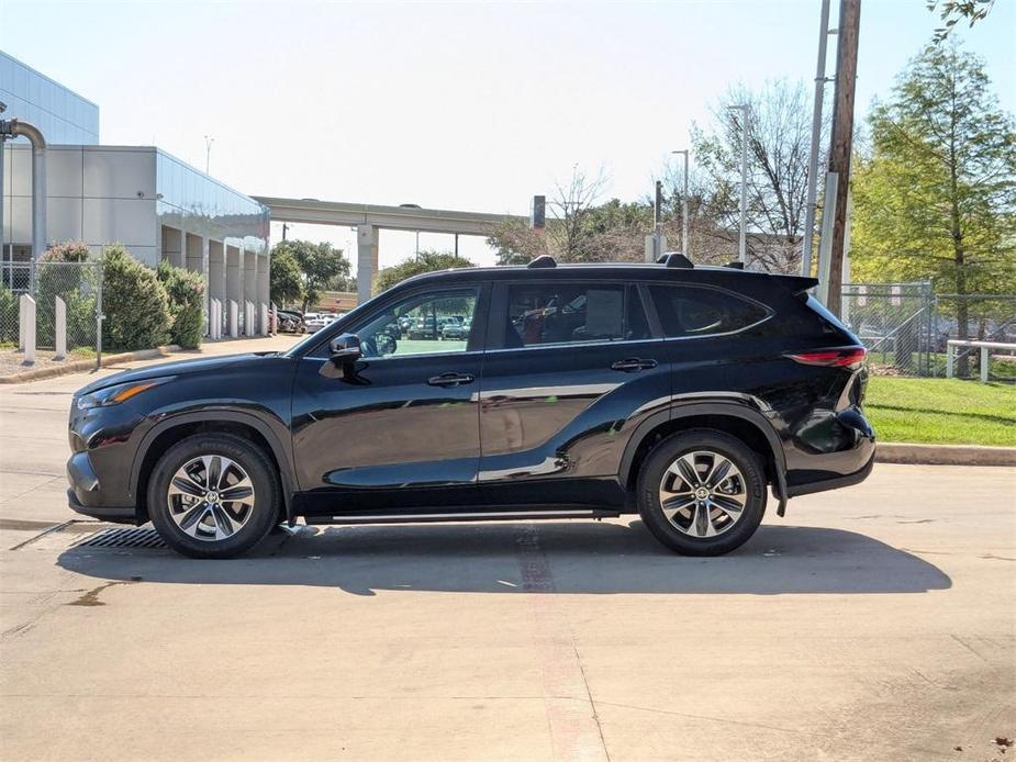 used 2024 Toyota Highlander car, priced at $41,997