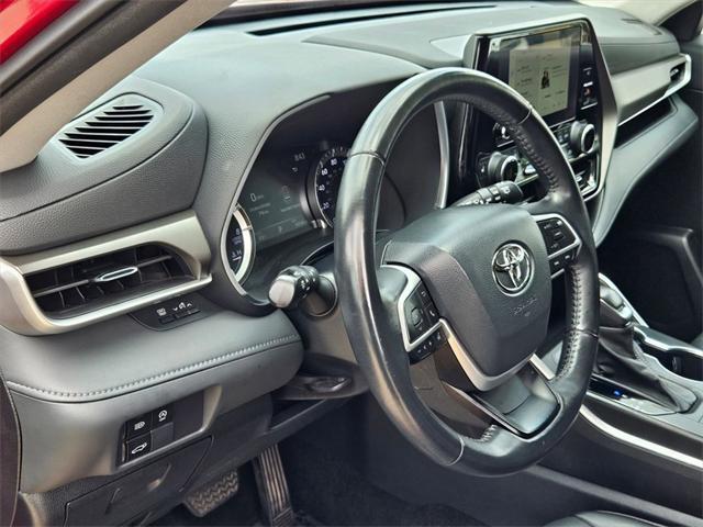 used 2023 Toyota Highlander car, priced at $36,224