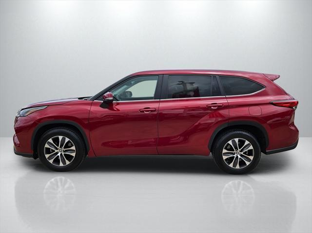 used 2023 Toyota Highlander car, priced at $36,224