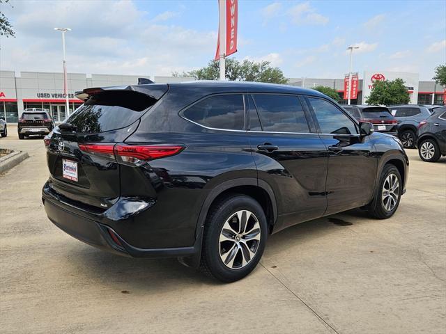 used 2022 Toyota Highlander car, priced at $29,536
