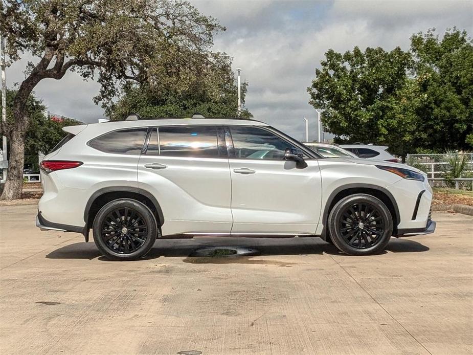 used 2023 Toyota Highlander car, priced at $44,990