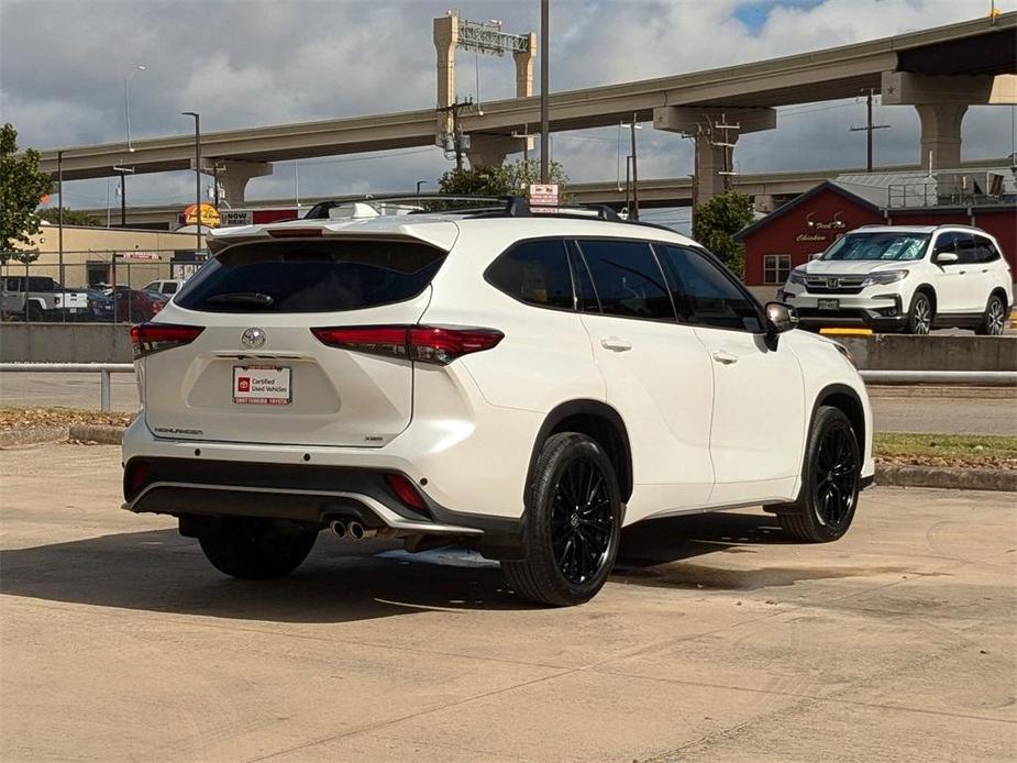 used 2023 Toyota Highlander car, priced at $44,990