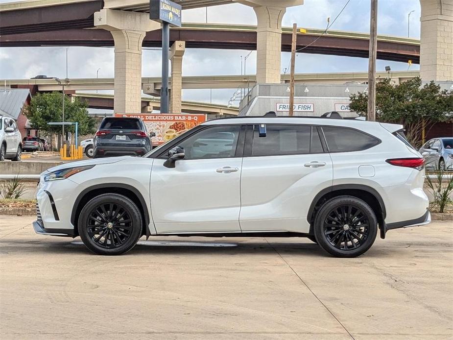 used 2023 Toyota Highlander car, priced at $44,990