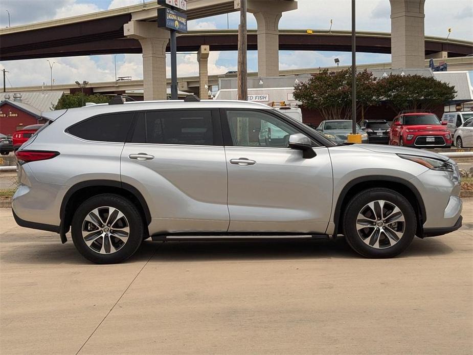 used 2021 Toyota Highlander car, priced at $29,532