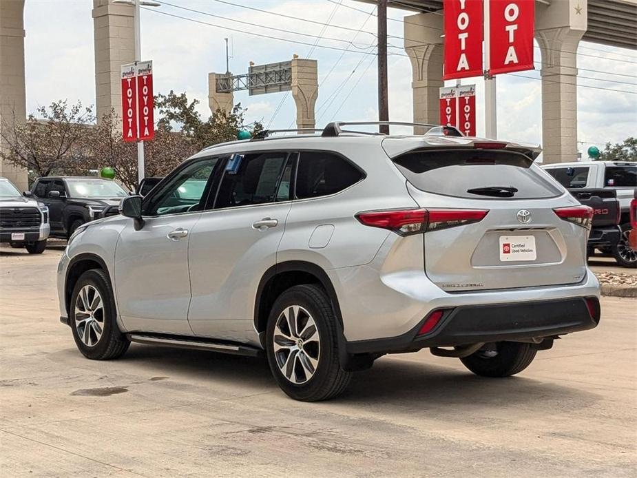 used 2021 Toyota Highlander car, priced at $29,997